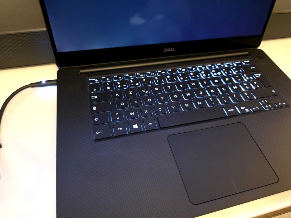 Laptop Dell XPS 15 7590 Intel® Core™ i9 9980HK, 32 GB RAM și 2TB NVMe