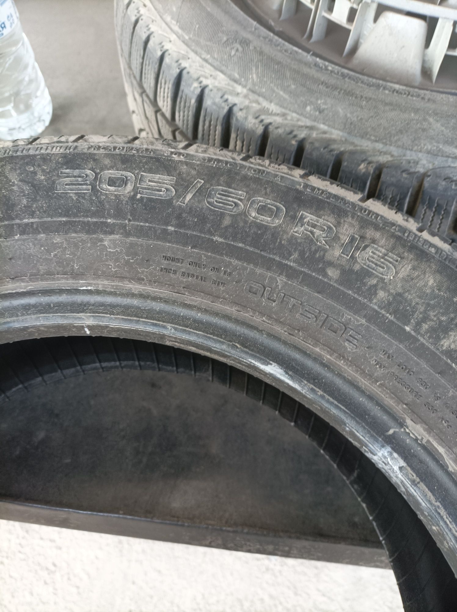 Продавам 2 летни гуми 205/60/16 Nokian wetproof -35 лв/бр.