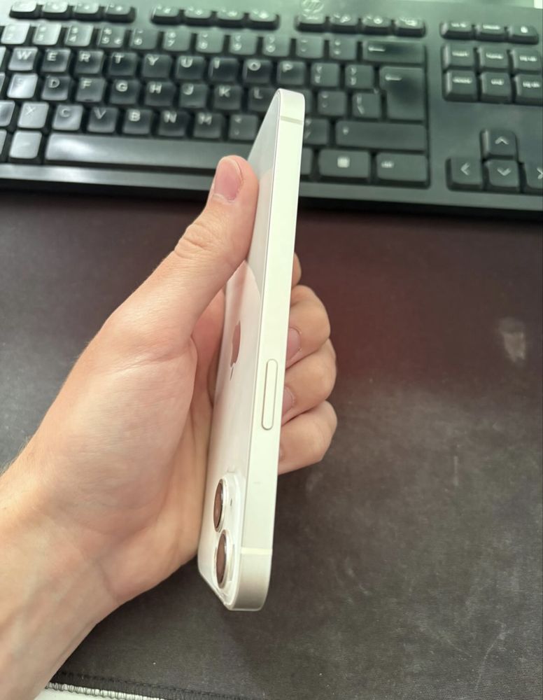 Apple Iphone 13 бял