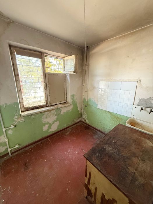 Срочно продаеться 1-комнатная квартира в городе чирчике районе 8микр