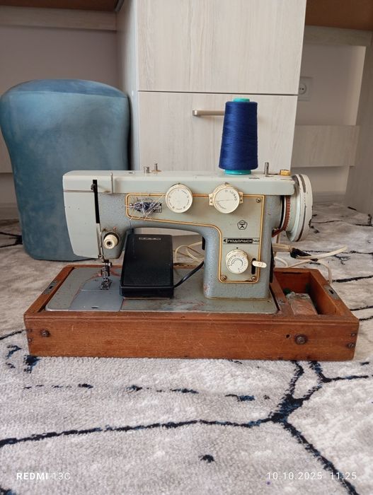 Продаётся электрическая швейная машинка.