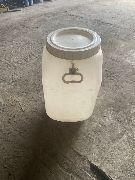 Продам бочку пластик