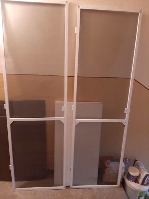 Vând rame cu sită pentru uși termopan