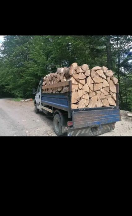 Vând lemne de foc
