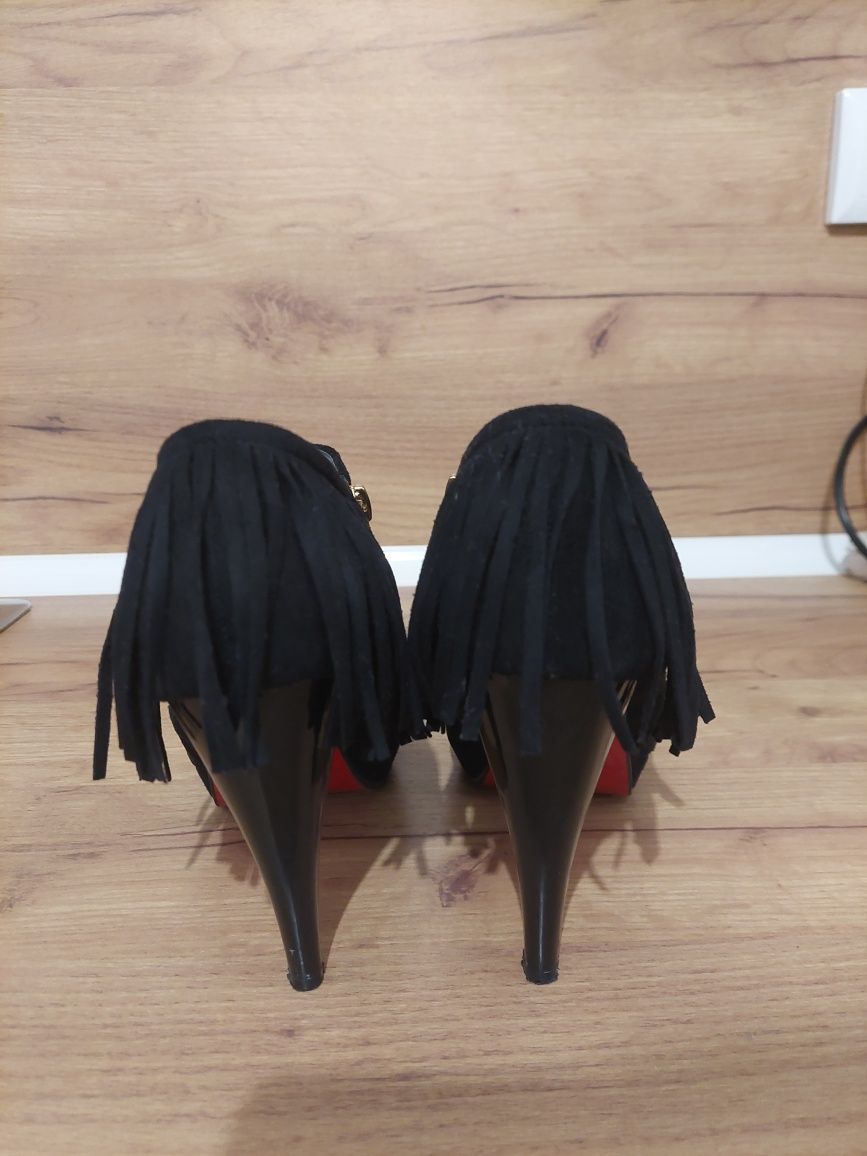 Дамски обувки на ток с реснички