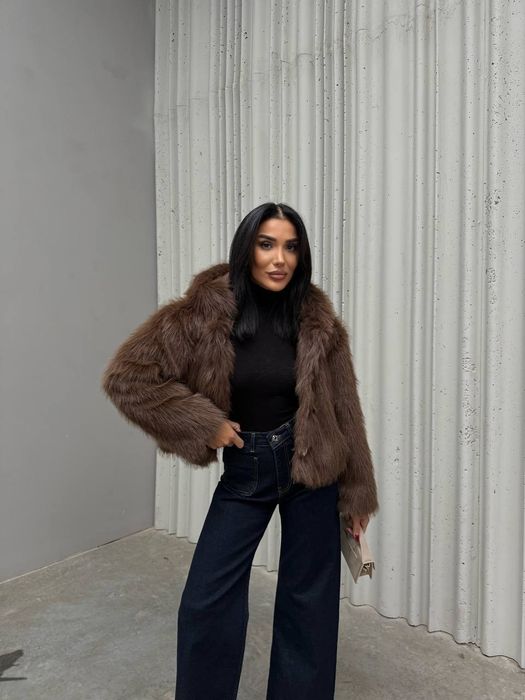 Готино палтенце от еко косъм налично в размер М  и L