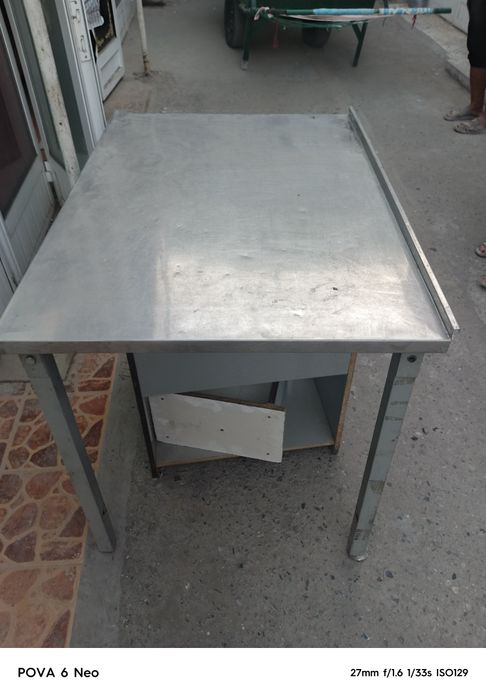 Продам стол металлический