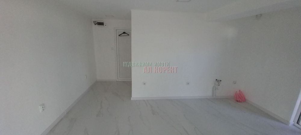 Дава се под наем Ателие в Варна, Цветен квартал - 25 кв.м за 382.5 € - Снимка #1