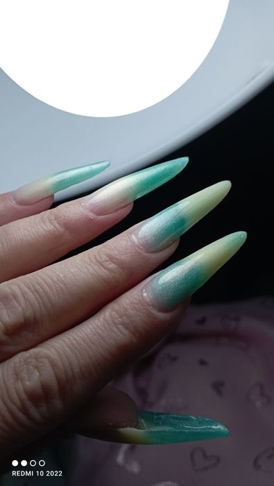 Manichiura cu gel și ojă semi