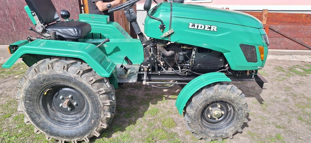 Vând tractor LIDER 22 CP.
