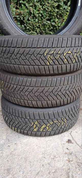 Зимни гуми  17-ки  4 броя 205/55/17 DUNLOP