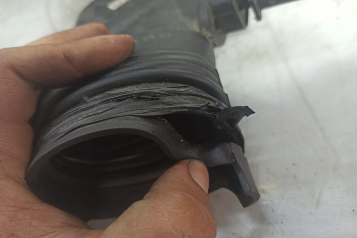Tubulatura furtun fluture admisie cu debitmetre 3.0 cdi om642 a6420943497 Mercedes-Benz ML W164  [d