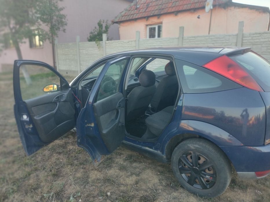 Vând Ford focus 1