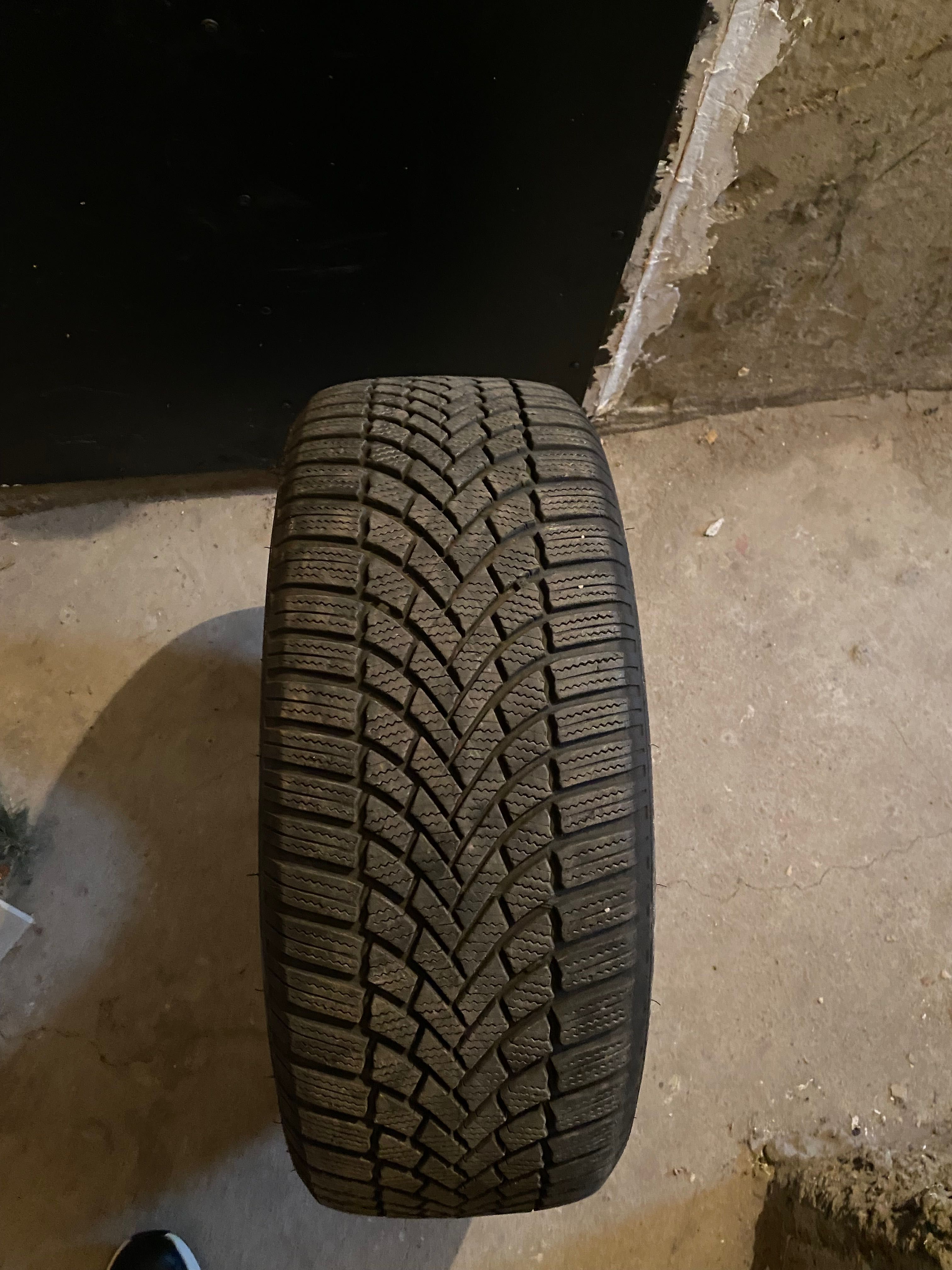 2 броя - Зимни гуми Bridgestone 217/55/17 в отлично състояние