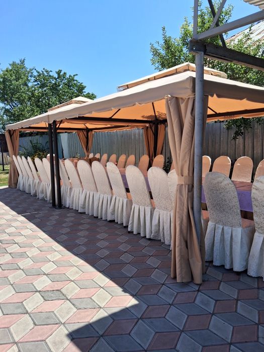 Продам стулья с  белым чехлом