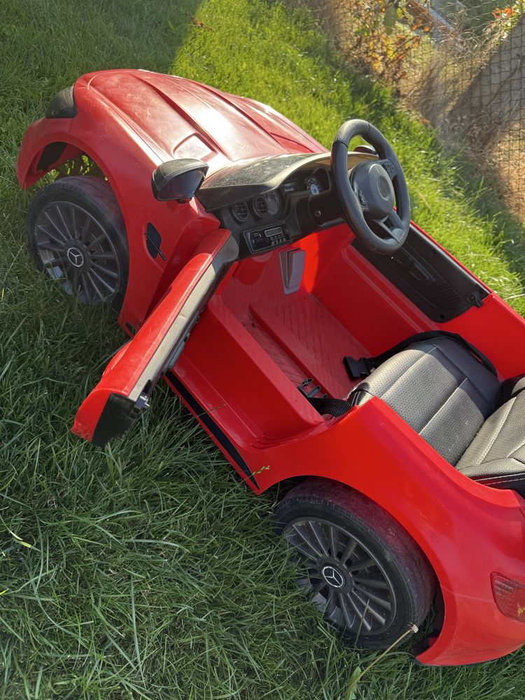 Chipolino Електрическа кола Mercedes червена