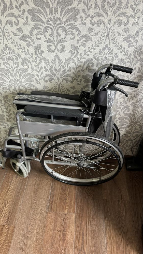 Инвалидная коляска, складывающаяся
