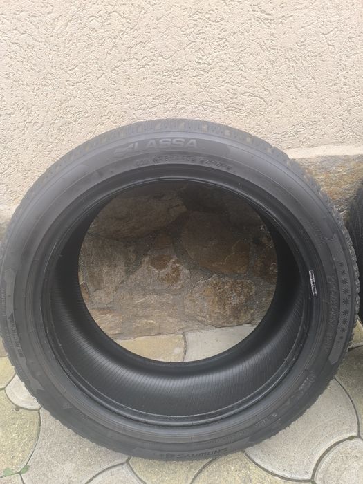 De vânzare două anvelope iarna