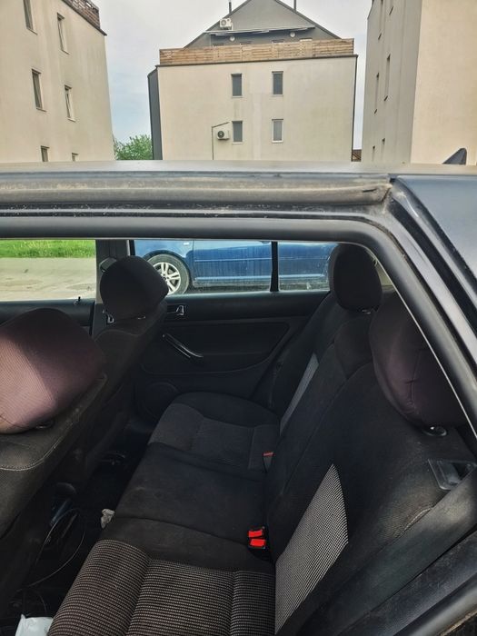 Vând golf 4 1.6 16V