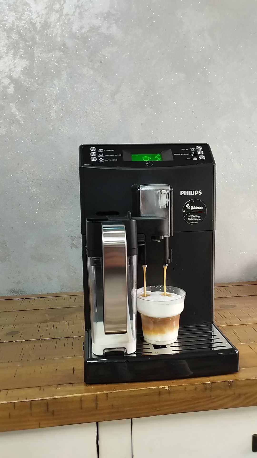 Aparat espressor cafea Saeco Minuto Cappuccino/negru/transport gratuit