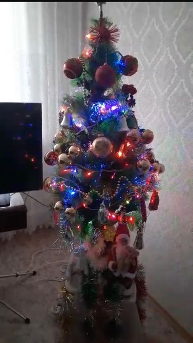 Елочка новогодняя, искусственная.