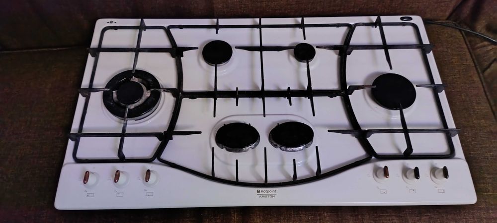 Газовая плита Hotpoint-Ariston