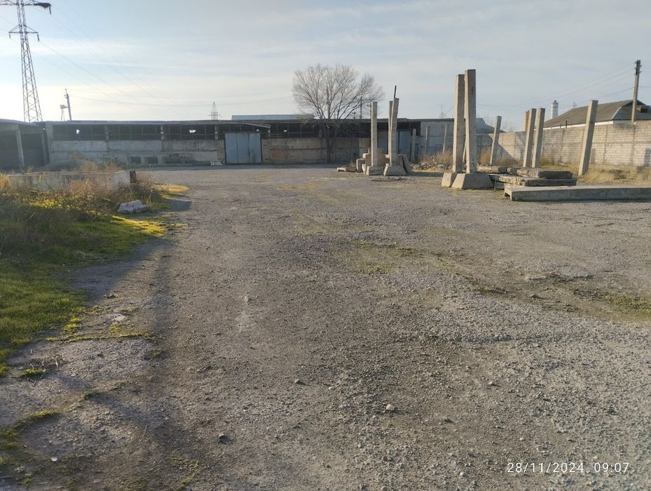 База Саноат зонасида жойлашган  Разьезда