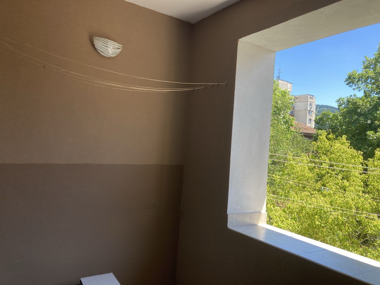 Дава се под наем Тристаен апартамент в Перник, Център - 70 кв.м за 357 € - Снимка #12