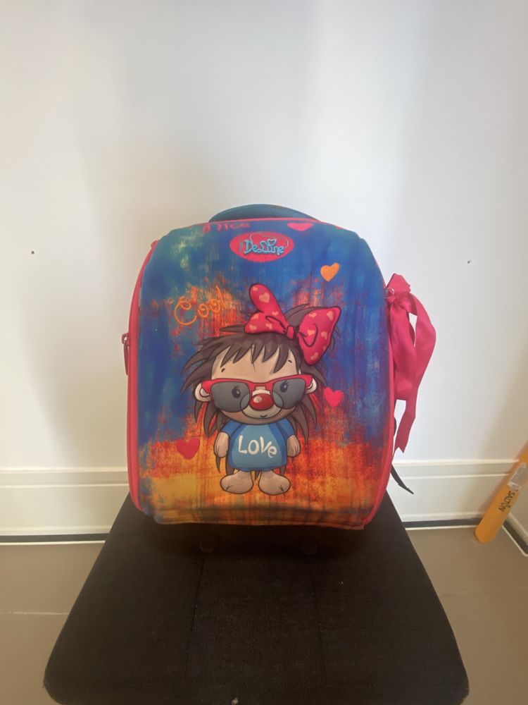 Школьный рюкзак для девочки 0-4 классов.