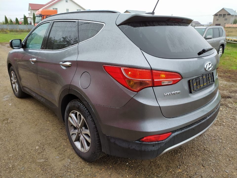 Dezmembrez Hyundai Santa FE 3 2014 motor 2.2crdi 197cp cod D4HB bara fata spate capota trager far stanga dreapta usa portiera aripa fuzeta planetara grup diferential cutie viteze piese dezmembrari