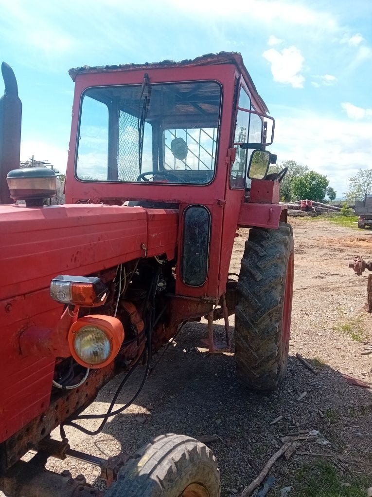 Se vinde două 650 forestier