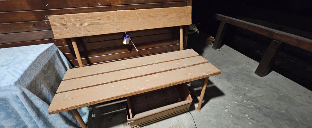 Отстъпка за сериозни купувачи. Продавам масивна дървена скамейка с мет