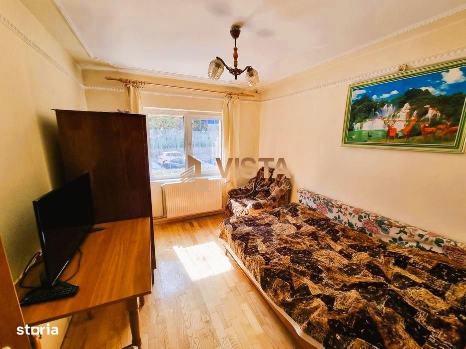 Apartament 3 camere, 2 bai, decomandat. Zona Racadau,Parcul Trandafiri