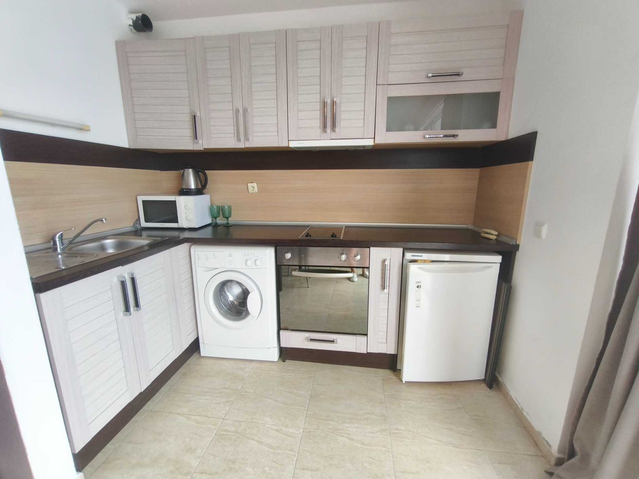 Продава се Двустаен апартамент в к.к. Слънчев бряг - 66 кв.м за 1061 €/кв.м - Снимка #3