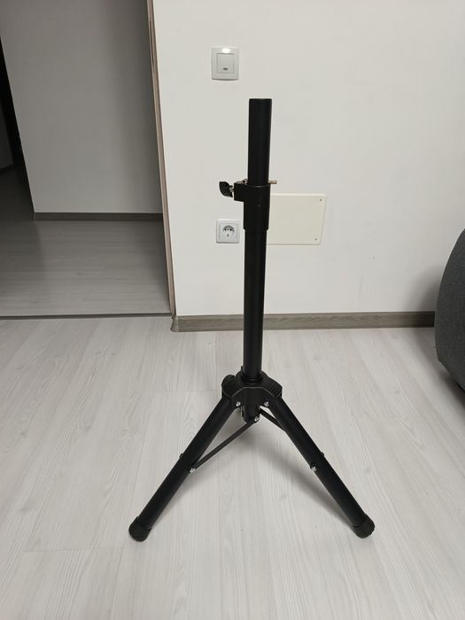 Vând trepied boxa