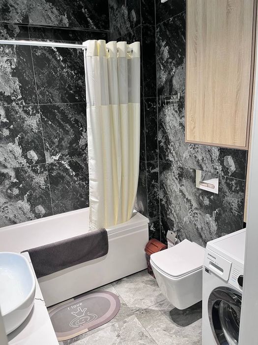 Сдаётся 3х комнатная Люкс квартира в центре города!!