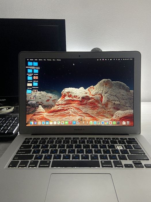 Продам MacBook Air 13" (Core i5, 256GB SSD, Big Sur) —Готов к работе