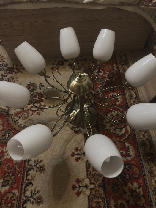 Люстра с лампочками