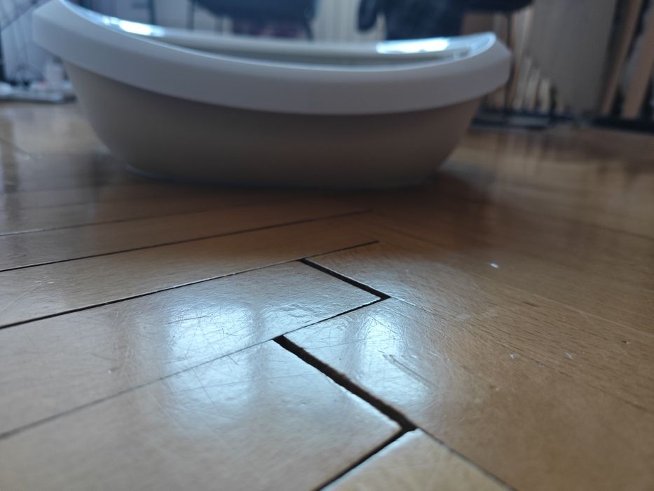 Голяма котешка тоалетна с борд против разпиляване на пълнителя