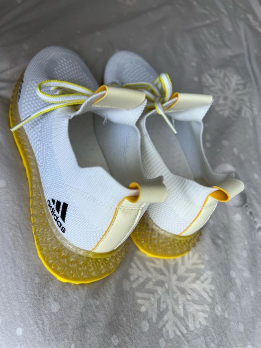 Жълти маратонки Adidas