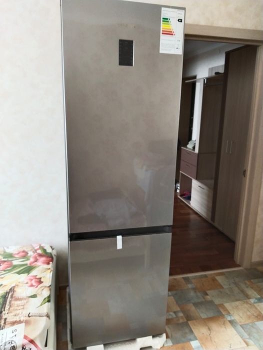Продам абсолютно новый холодильник SAMSUNG