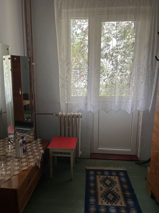 Vând apartament semidecomandat