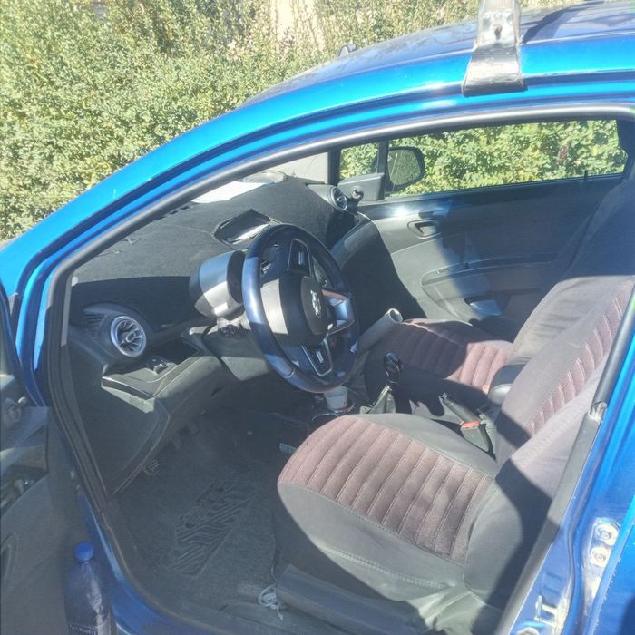 Spark moshina sotiladi