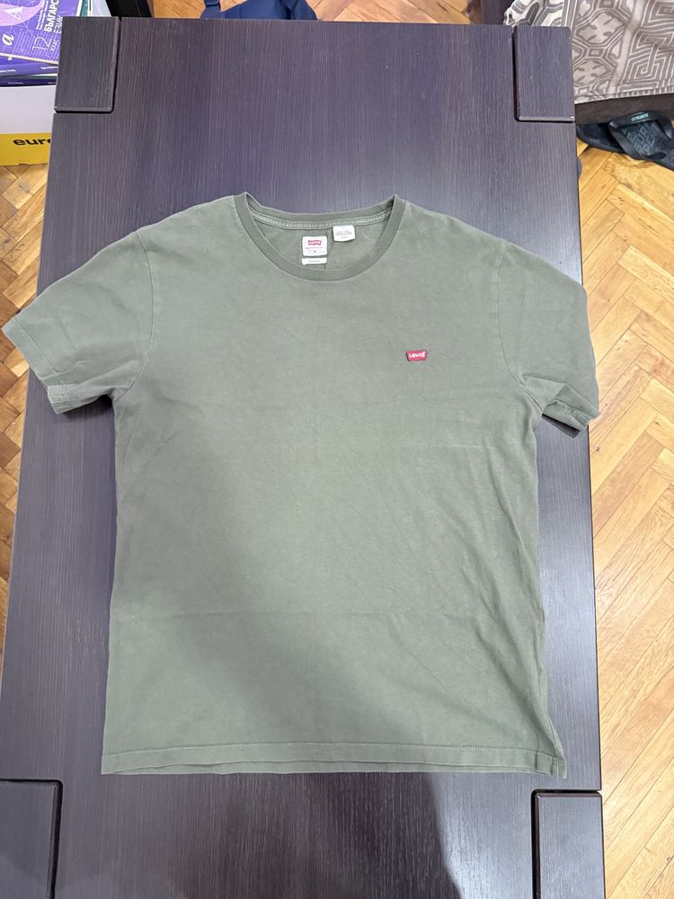 Levi’s М размер не е носена