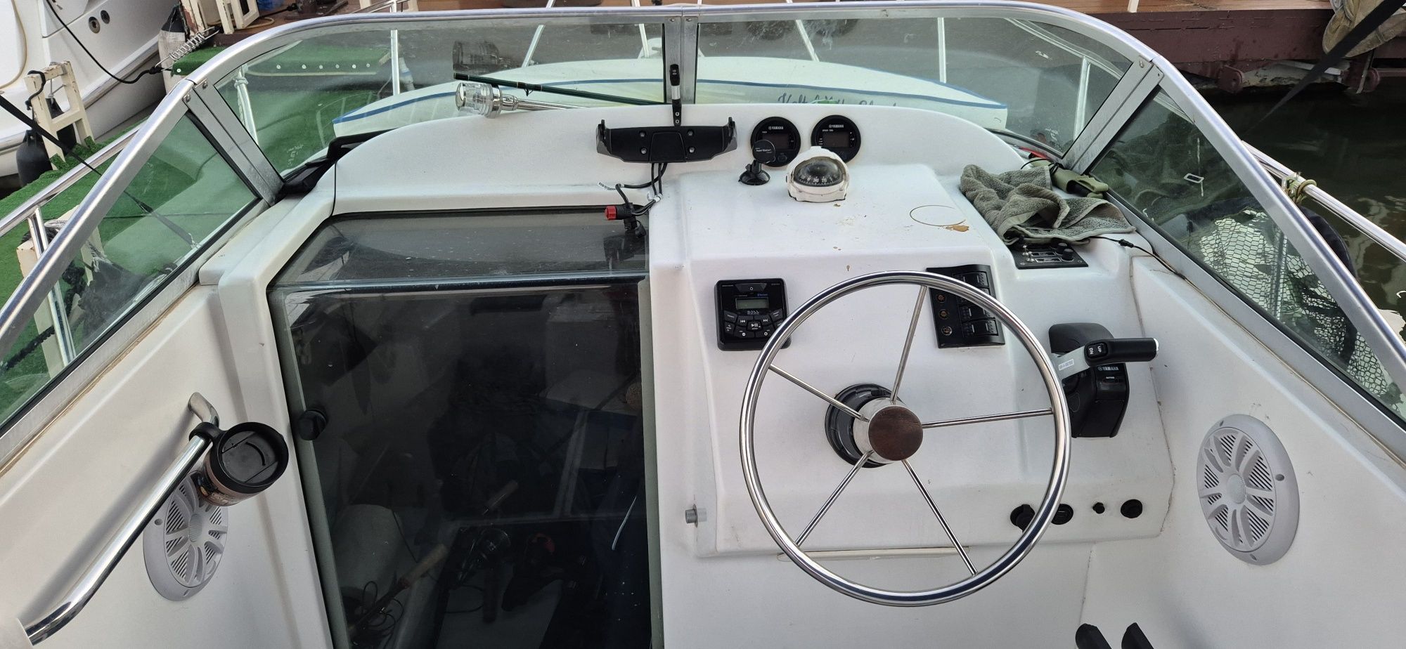 Vand barca cu motor kelt   walkaround yamaha 200cp