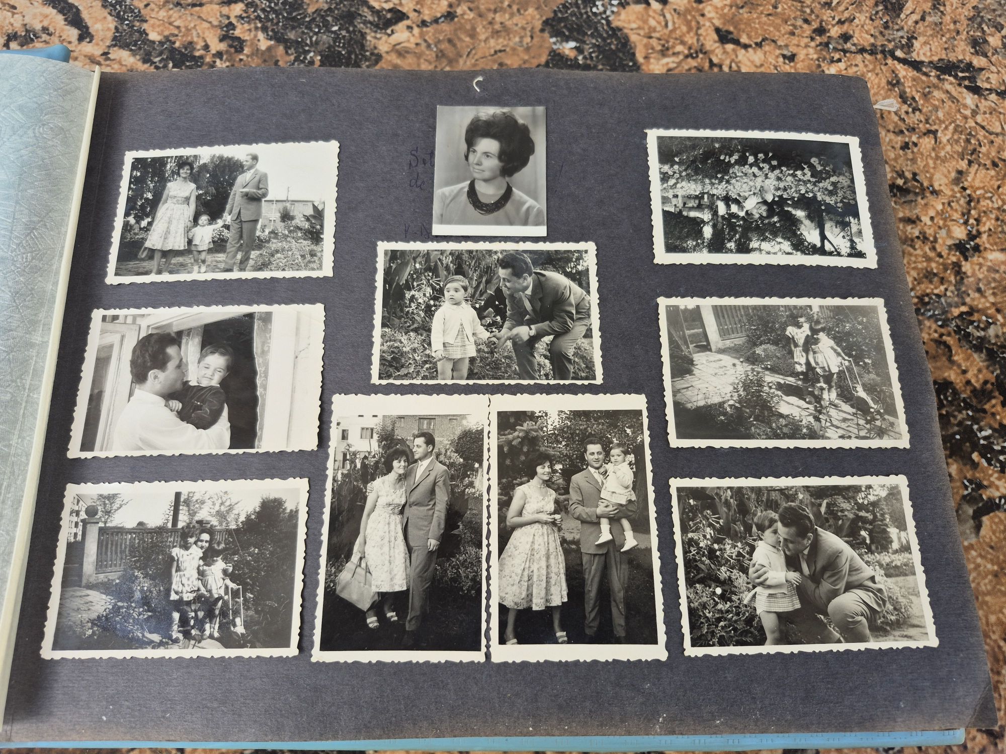 Vând album foto familie,Auto, perioada comunista, România Socialista