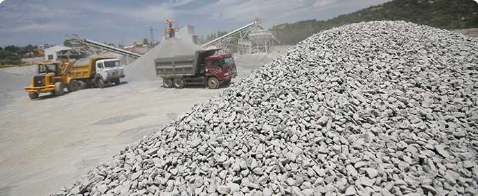 Balast, nisip, piatră concasată, ciment, fier