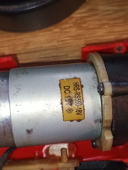 Dezmembrez filetante ,motoare,mandrine ,butoane ,tranzistoare