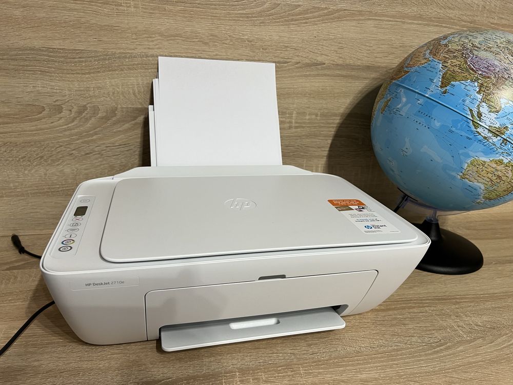 Vand imprimanta multifunctionala cu scaner HP DeskJet 2710e  noua