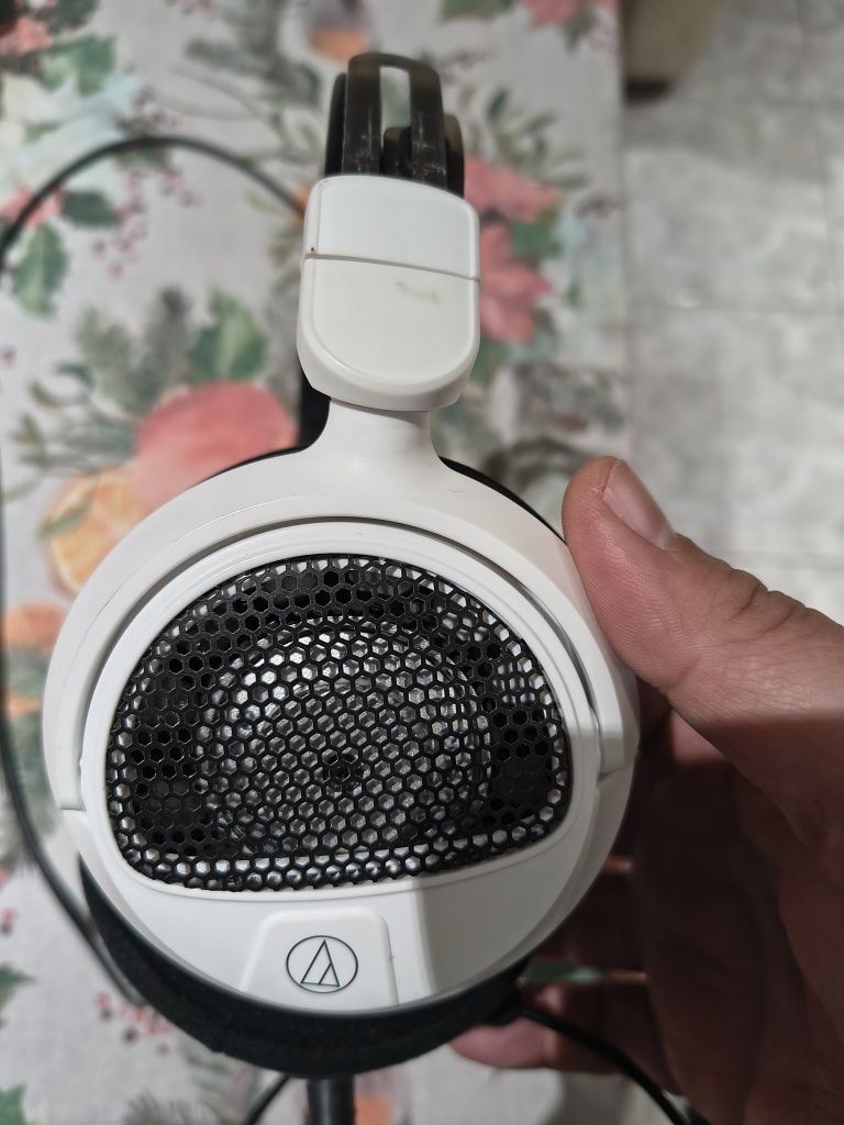 Слушалки с микрофон AKG